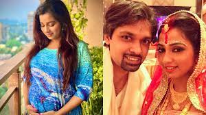 She has received four national film awards, seven filmfare awards including six for best female playback singer, nine filmfare awards south, three kerala state film awards. Singer Shreya Ghoshal And Husband Shiladitya Mukhopadhyaya Announce Pregnancy Expecting First Baby Celebrities News India Tv