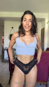 Watch online FABLAZED aka Fablazed OnlyFans - Probando un nuevo juguete por  primera vez Chequea tus mensajes Trying a new toy for the first tim on  X-video