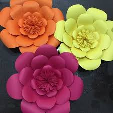 Todas as flores podem usar conforme sua criatividade como podem observar, nos cabelos, pacotes de presentes, tiaras, sapatos, bolsas, abarjour wooden flowers | hojas de maiz, flor de. Flor Gigante De Papel No Elo7 Claudia Campelo Artesanato 81422e Em 2020 Flores Gigantes Flores Trabalhos Manuais