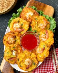 Kalau moms ingin menyajikan makanan yang enak dan pasti penuh gizi, langsung simak saja resepnya di bawah ini. Resep Bakwan Jagung Udang Renyah Empuk