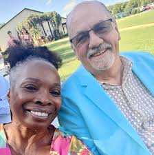 hello! im looking for the best recommended dentist for tooth implants 🙂