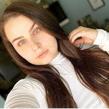 Alexis Lovelace's Instagram, Twitter & Facebook