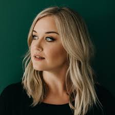 Lyndsie Smith's Instagram, Twitter & Facebook