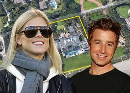 Tiger woods' wife, elin nordegren, has shot down his wish for her to move back in with him, according to radaronline. Elin Nordegren Sells Palm Beach House To Russell Weiner