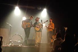 Despite some clichés, mighty oak is a tender, positive and empathetic feature that will touch your heart. Alles Auf Anfang Mighty Oaks Live Und Akustisch Im Guterbahnhof Kiel 01 02 2019