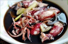 Kupas bawang dan halia dan potong kapur. Inppvu2de0h0em