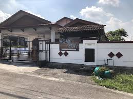 Felice homestay @ seri kembangan is an ideal place of stay for travelers seeking charm, comfort, and convenience in kuala lumpur. Law Homestay Bed Breakfast Seri Kembangan