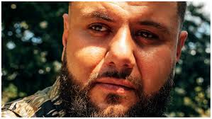 Mo Amer to Host Doha Debates Series