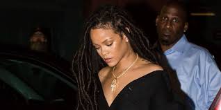 Les cheveux longs sont une coiffure adoptée par les femmes et les hommes de tous temps mais dont la popularité et la signification sociale change selon les cultures et les époques. Kylie Jenner Faux Dreads Kylie Jenner Instagram