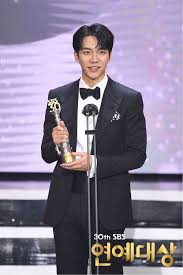 Born on january 13, 1987, he was first scouted by singer lee sun hee and debuted as a singer at the age of 17. Lee Seung Gi 2020 Sbs Lee Seung Gi Mongolian Airen Facebook