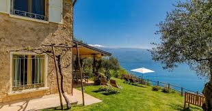 Villa Cisternino Eco Lodge Ferienhaus In Gargnano Am Gardasee Ferienhaus Gardasee Ferienwohnung Gardasee Gardasee