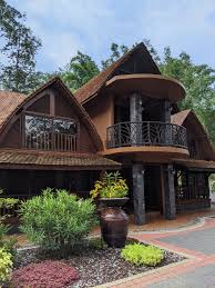Kunjungan seorang usahawan dari singapura ke rumah hutan bonda rozita ibrahim yang terletak di batang kali, genting highlands nyata mengundang tertarik dengan keistimewaan tersebut, bonda rozita ditawarkan peluang perniagaan yang cukup menarik. Rumah Sungai Bonda Rozita Booking