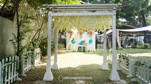 Pernikahan outdoor akan menimbulkan suasana yang lebih akrab hangat secara kekeluargaan. 50 Dekorasi Pernikahan Outdoor Minimalis Simpel Dan Elegan Desainrumahnya Com