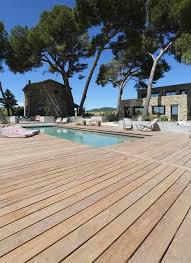 realiser une terrasse en bois charmant tour de piscine realise en lames de terrasse bois exotique cumaru mon jardin ma maison terrasse bois exotique tour de piscine terrasse bois