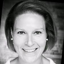 Stephanie Hain's Instagram, Twitter & Facebook