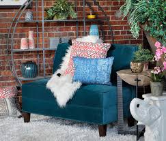 If you love bright colors, retro leather or earthy decor, our bohemian living room ideas will add personality to your home. 5 Ways To Mix Modern Bohemian Style Mountain Living
