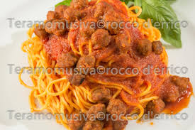 Quando i maccheroni verranno a galla la cottura è ultimata. Chitarra Con Pallottine Teramomusiva