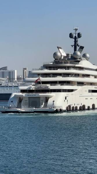 $600 Million entrance, BLUE just arrived in Dubai🛥️, The 160m mega yacht  ‘Blue’ was built by Lurssen in Germany her proud owner is Sheikh Mansour  Bin Zayed al Nahyan Vice President and Deputy Prime ...