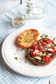 2 melanzane grandi, olio extravergine d'oliva q.b, parmigiano q.b., sale, pepe, qualche foglia di basilico, pane lavate e spuntate le melanzane, tagli . Bruschette Di Melanzane Ai Pomodorini Confit Say Good