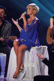 Perhaps fischer's whopping pop success will spur swift and perry to bury the hatchet for good and join forces against this powerful european challenger before she rises any further up the rich list. Helene Fischer S Feet Wikifeet Model Celebrity Feet Beautiful