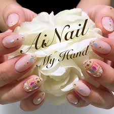 ネイルちぇーんじ 全部の爪にパーツ付けるの好きじゃないのに久々パーツいっぱいの久々短めネイルw 今期っぽくベージュのシアーだよ ˊᵕˋ ainail セルフネイル ネイル nail 夏ネイル リーフホロ リーフホログラム リーフホロネイル リーフホログラムネイル シアー