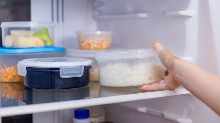 Cơm để tủ lạnh được bao lâu? Thời gian bảo quản cơm an toàn