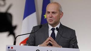 « quand je suis à moscou je suis entourée par des gens qui ont plus de succès, qui sont plus intelligents et plus proactifs que moi. En Direct Coronavirus 7560 Personnes Sont Mortes En France Du Virus Depuis Le 1er Mars