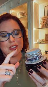 Mandie Hill's Instagram, Twitter & Facebook