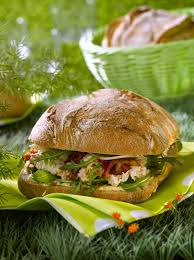 Une Excellente Recette De Sandwich A Base De Ciabatta Aux Saveurs Mediterraneennes Thon Mayonnaise Recette Sandwich Sandwich Au Thon