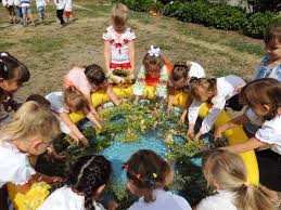 День купала, який припадає на 7 липня, збігається з літнім сонцеворотом. Starodavnye Ta Magichne Svyato Ivana Kupala Mezhivska Selishna Rada