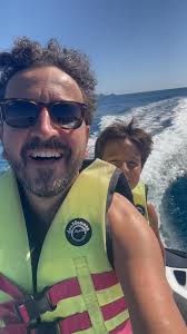 Passano gli anni ma più lo ascolto e più lo amo. Inarrivabile 😍❤️