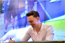 Dec 25, 2013 · only lovers left alive: Tom Hiddleston Thor Autograph Signing At Comic Con Photo 2914447 2013 Comic Con Alan Taylor Tom Hiddleston Pictures Just Jared
