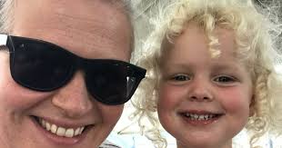 'Abandoned and heartbroken' mother desperate to get family to Tasmania