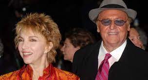 Renzo arbore ha voluto raccontare il suo amore per mariangela melato, scomparsa l'11 gennaio 2013, in una clinica romana. Renzo Arbore E La Sua Mariangela Amavo La Melato E La Sua Nobilta D Animo