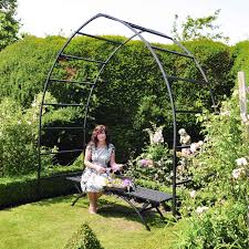 Weitere ideen zu rosenbogen, rosenbogen mit bank, garten. Rosenbogen Traditional Gothic Rosenbogen Aus Metall Rosenbogen Gartengestaltung The Garden Shop