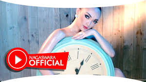 Zaskiagotik #lagupopulerzaskiagotik #musik inilah lagu terbaru zaskia gotik ayo turu yang tayang perdana di taiwan. Zaskia Gotik Tarik Selimut Official Music Video Hd Nagaswara Youtube