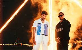 Maná inició la colaboración después de ver a yatra cubrir la canción en la gala de los grammy 2018. Sebastian Yatra Myke Towers Linkean En El Himno Pareja Del Ano Lomasrankiao