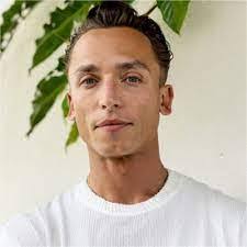 Seth Hurd's Instagram, Twitter & Facebook