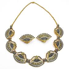 Black And Gold Jewelry From Spain Vintage Damascene Necklace Earring Demi Set Spanish Fans Flamenco Gold Q Vintage Jewelry Necklace Vintage Necklace Vintage Jewelry