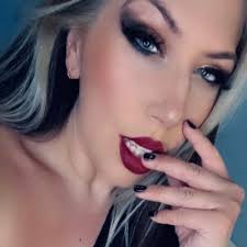 Anna Banuelos's Instagram, Twitter & Facebook