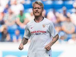 Simon kjær was the first to attend to eriksen and stopped him from swallowing his tongue when he was unconscious and went on to comfort eriksen's wife!! Ac Milan Reach Agreement To Sign Sevilla Defender Simon Kjaer 90min