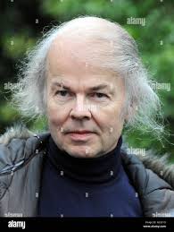 Joanna Yeates murder. Chris Jefferies, landlord of murder victim Joanna  Yeates, outside her flat in Clifton, Bristol Stock Photo