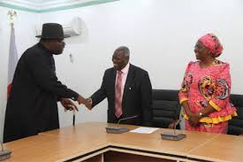Kumuyi, a former university don, is the founder & general superintendent of deeper christian life ministry worldwide. Pastor Kumuyi Wife Visit Dickson Bayelsa State Governor