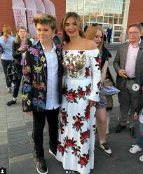 правда ли что у алины кабаевой ребенок от путина Vyglyadit Stranno Predpolagaemaya Zhena Putina Nadela Plate S Gerbom Rossii Na Grudi Shou Biznes Tch Ua