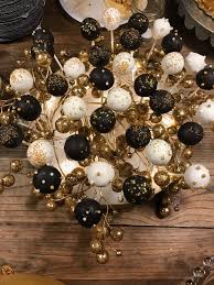 Black White And Gold Cakepops Great For New Year Party Gold Party Decorations Gold Graduation Party Gold Party