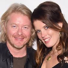 Happy 17th Wedding Anniversary to Phillip Sweet and Rebecca of Country Band  Little Big Town who married March 30, 2007 ! #littlebigtown