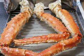 Remember to fold and adjust the crab legs, so that they can fit it more. King Crab Legs In Garlic Butter Today S Delight