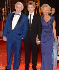 Dieter hallervorden was born on september 5, 1935 in dessau, germany. Komiker Didi Hallervorden Und Sein Sohn Wie Aus Dem Gesicht Geschnitten Regional Bild De