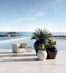 Scegli tra 16 colori nel menu a discesa include portavasi di design dalle superfici lucide per chi ama lo stile elegante. Vaso Da Giardino Tutti I Produttori Del Design E Dell Architettura Video