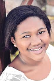 Hospital auxiliary awards $12,400 in scholarships